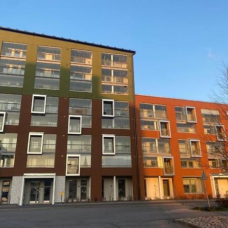 Modern two bedroom apartment near Helsinki Airport Vantaa Buitenkant foto