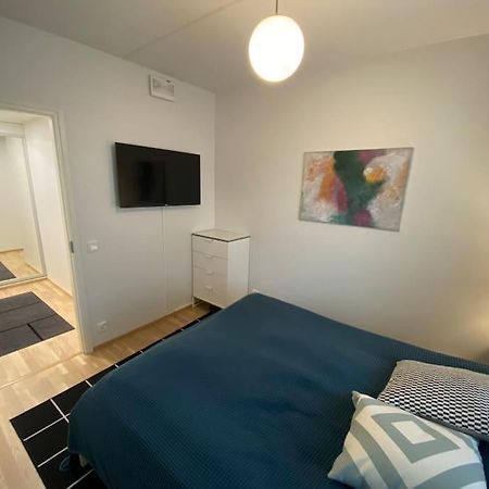 Modern two bedroom apartment near Helsinki Airport Vantaa Buitenkant foto