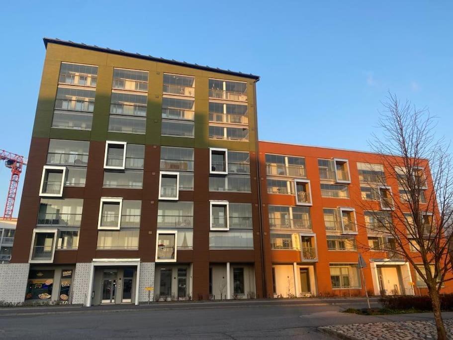 Modern two bedroom apartment near Helsinki Airport Vantaa Buitenkant foto