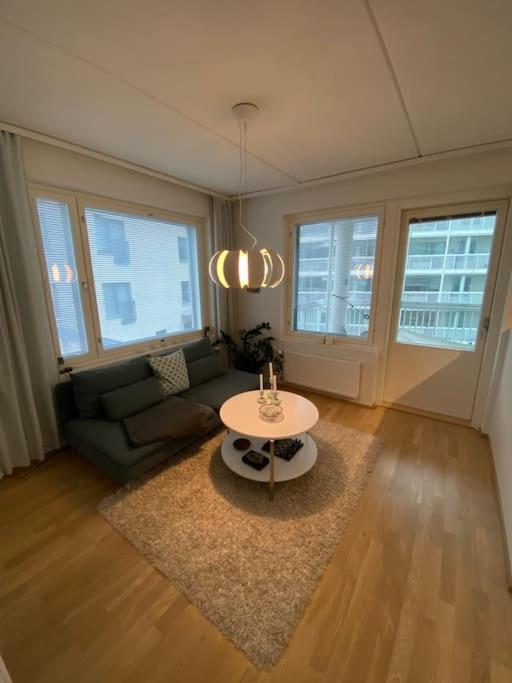 Modern two bedroom apartment near Helsinki Airport Vantaa Buitenkant foto