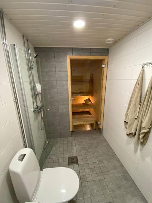 Modern two bedroom apartment near Helsinki Airport Vantaa Buitenkant foto